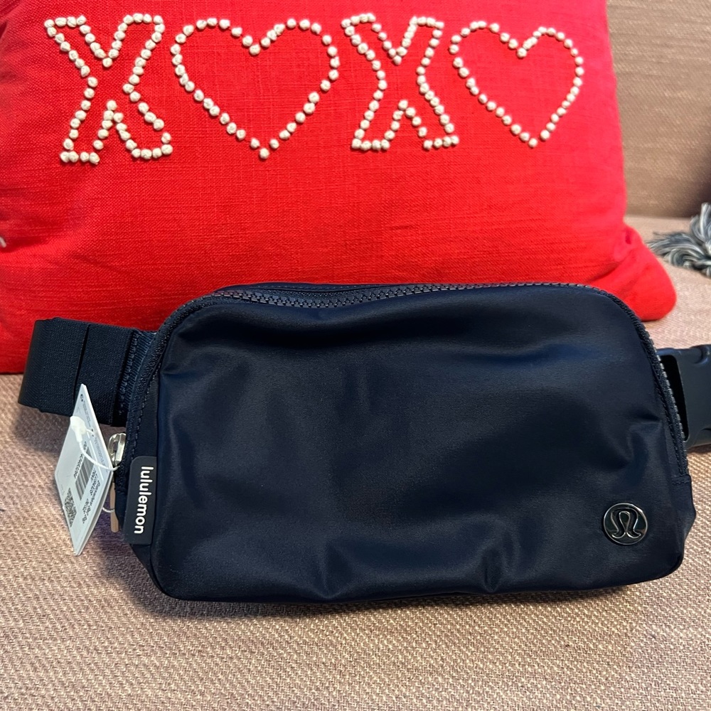 Lululemon navy belt bag! BNWT!